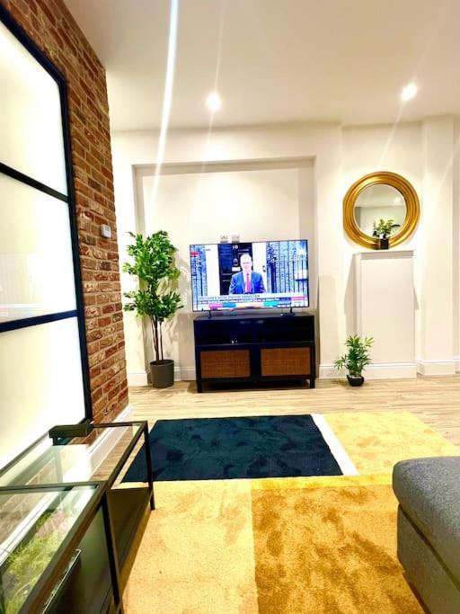 Brand New Apt - Beach Breeze Spacious 1-Bedroom Apartment With Parking - Sleeps 4 Ppl- Internet بورنماوث المظهر الخارجي الصورة
