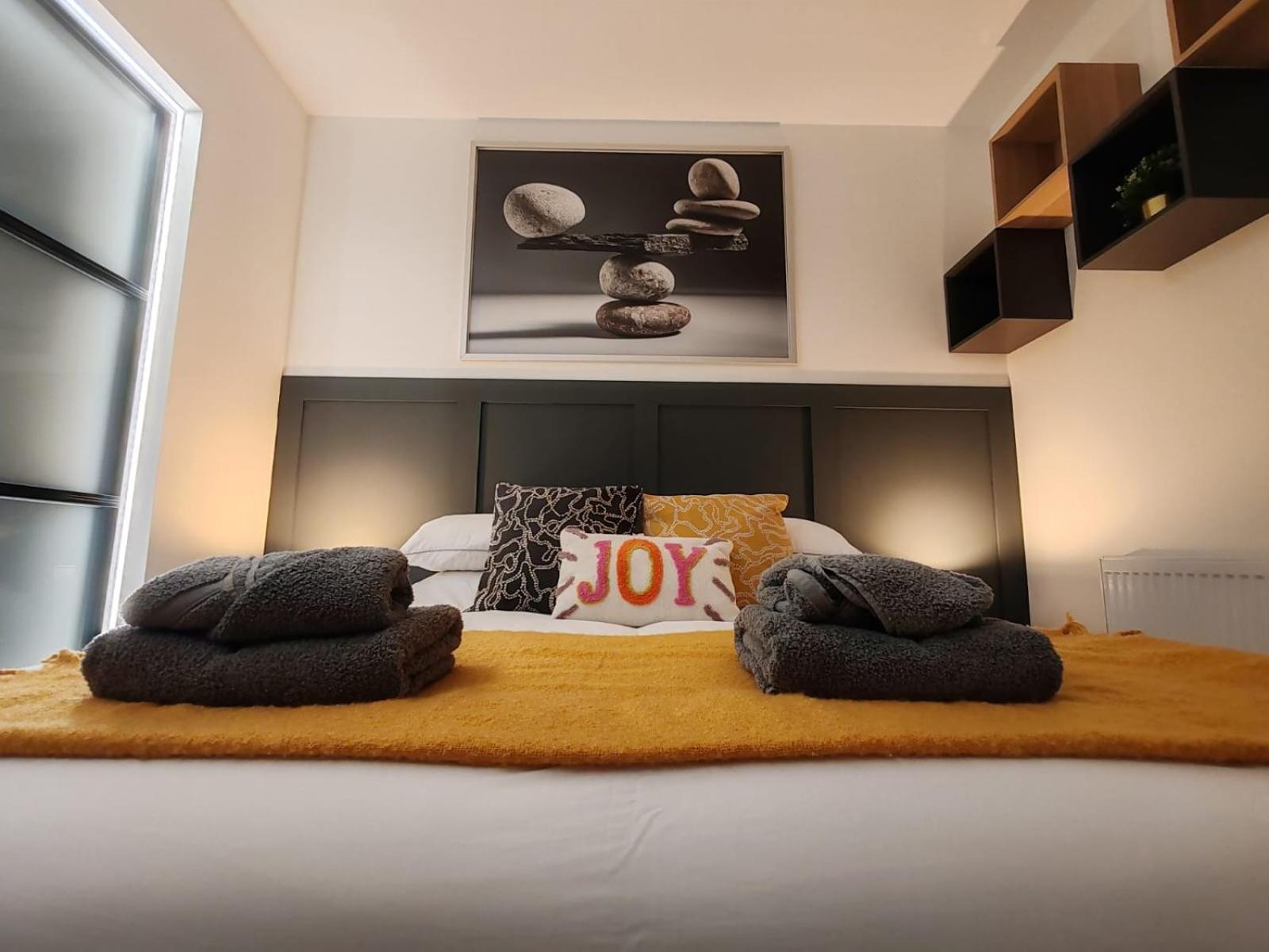 Brand New Apt - Beach Breeze Spacious 1-Bedroom Apartment With Parking - Sleeps 4 Ppl- Internet بورنماوث المظهر الخارجي الصورة