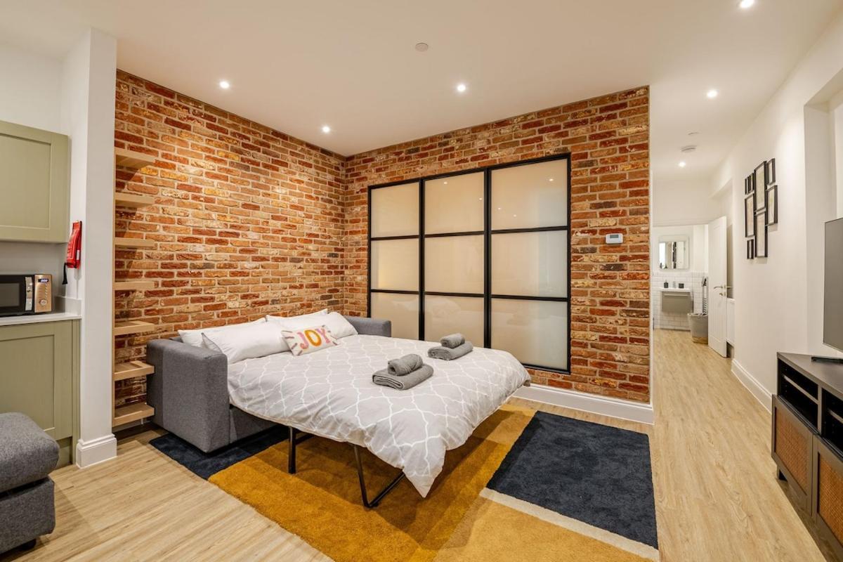 Brand New Apt - Beach Breeze Spacious 1-Bedroom Apartment With Parking - Sleeps 4 Ppl- Internet بورنماوث المظهر الخارجي الصورة