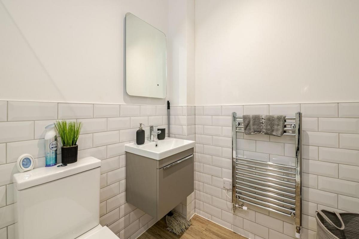Brand New Apt - Beach Breeze Spacious 1-Bedroom Apartment With Parking - Sleeps 4 Ppl- Internet بورنماوث المظهر الخارجي الصورة