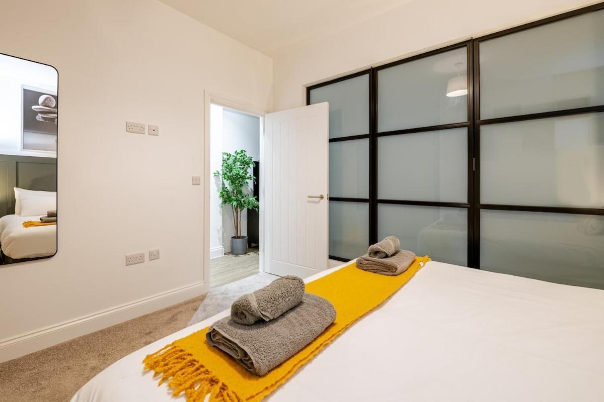 Brand New Apt - Beach Breeze Spacious 1-Bedroom Apartment With Parking - Sleeps 4 Ppl- Internet بورنماوث المظهر الخارجي الصورة