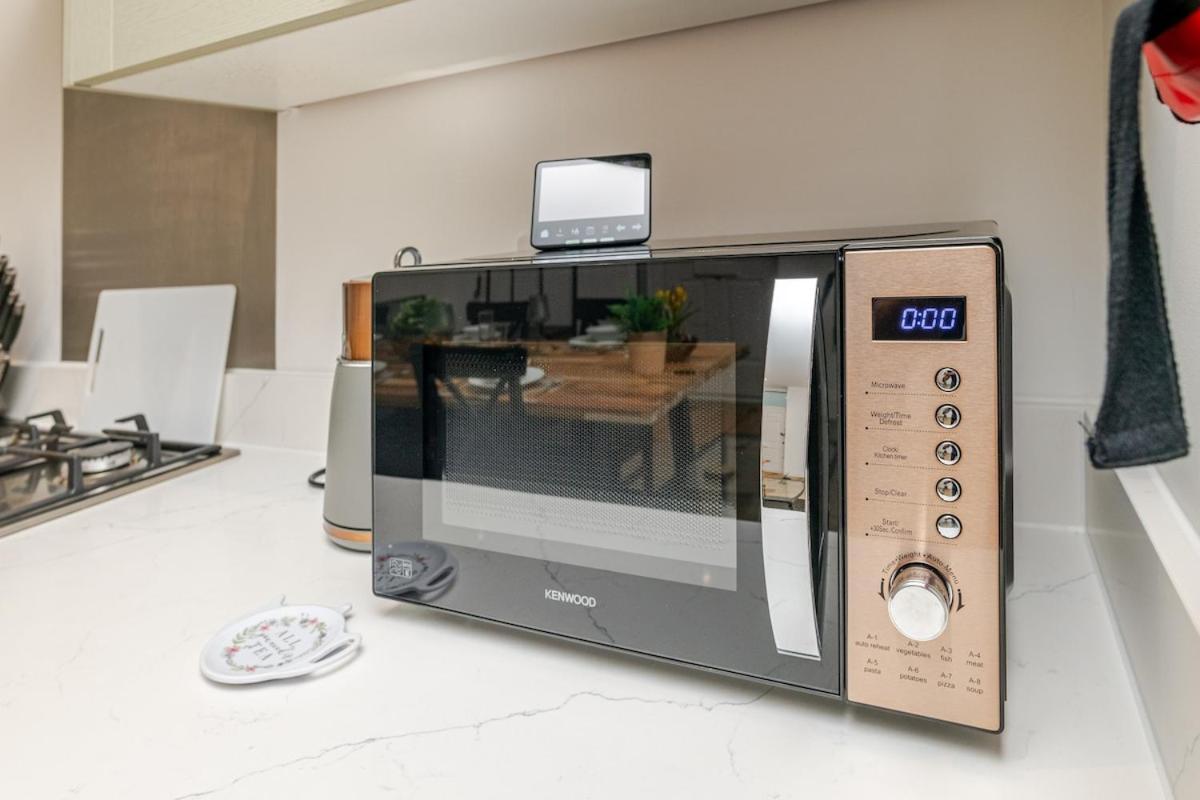 Brand New Apt - Beach Breeze Spacious 1-Bedroom Apartment With Parking - Sleeps 4 Ppl- Internet بورنماوث المظهر الخارجي الصورة