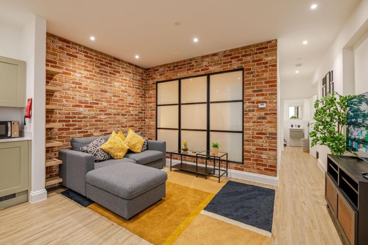 Brand New Apt - Beach Breeze Spacious 1-Bedroom Apartment With Parking - Sleeps 4 Ppl- Internet بورنماوث المظهر الخارجي الصورة