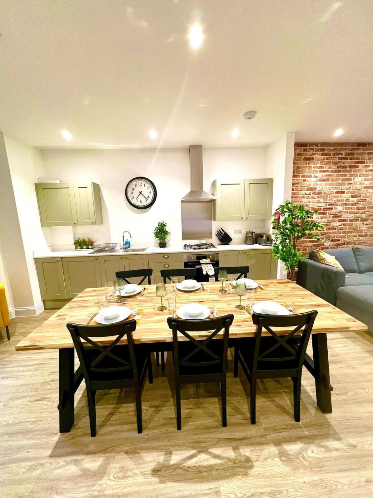 Brand New Apt - Beach Breeze Spacious 1-Bedroom Apartment With Parking - Sleeps 4 Ppl- Internet بورنماوث المظهر الخارجي الصورة