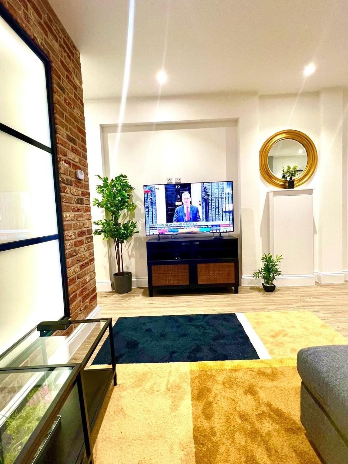 Brand New Apt - Beach Breeze Spacious 1-Bedroom Apartment With Parking - Sleeps 4 Ppl- Internet بورنماوث المظهر الخارجي الصورة